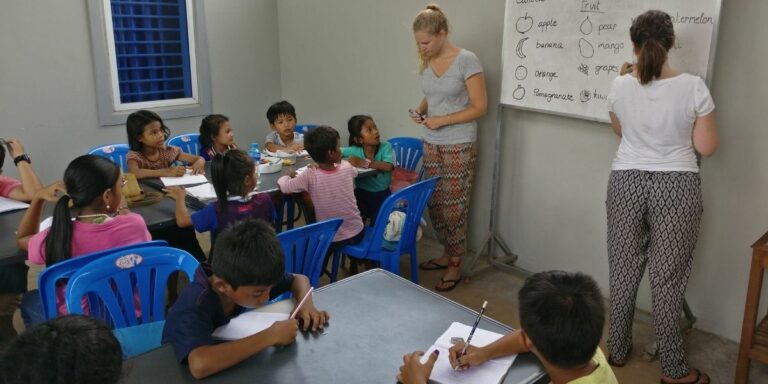 Engelse les geven in Cambodja