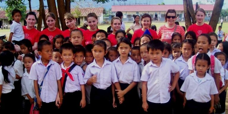 Freiwilligenarbeit im Ausland für Schulen